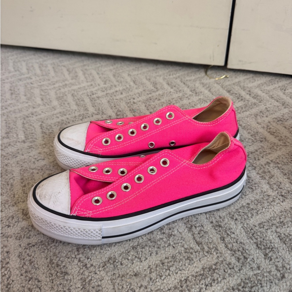 hot pink low top converse